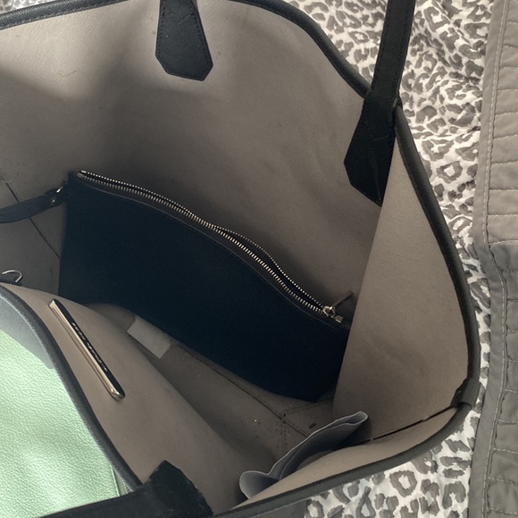 Micheal Kors Bag Reversible - Picture 2 of 2